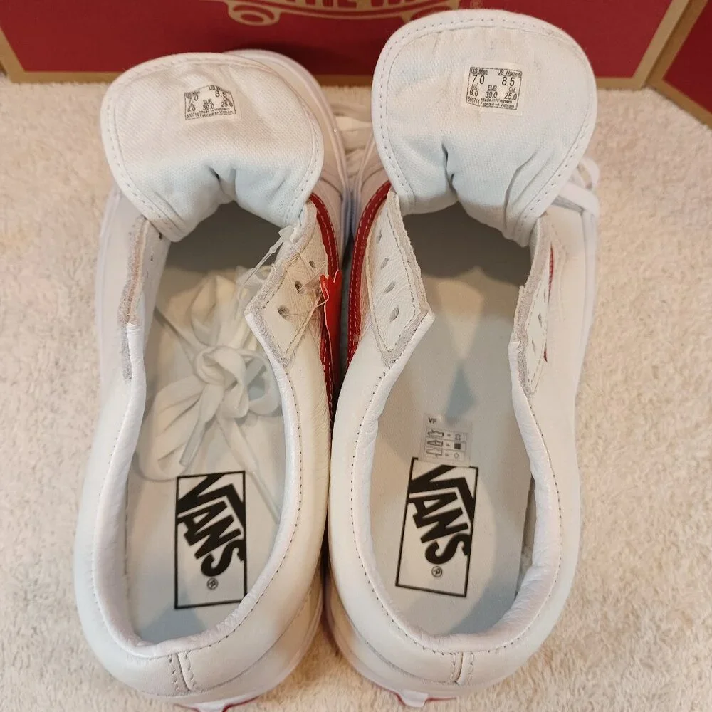 Vans Men's 7/Women's 8.5 Old Skool Leather Pop White/Chili Pepper VN0A5AO92HL